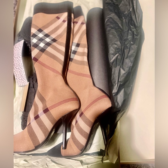 BURBERRY Square-toe sock boots knitted with our Exaggerated Check - Picture 6 of 9
